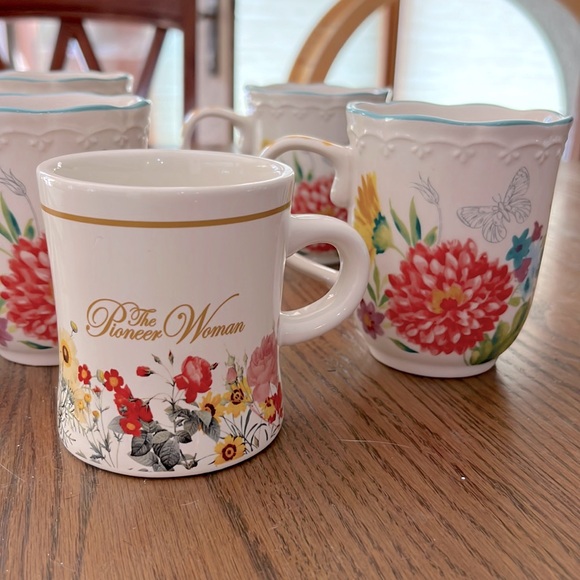 PW Blooming Floral mugs Bonus mug from The Mercantile - Picture 1 of 2
